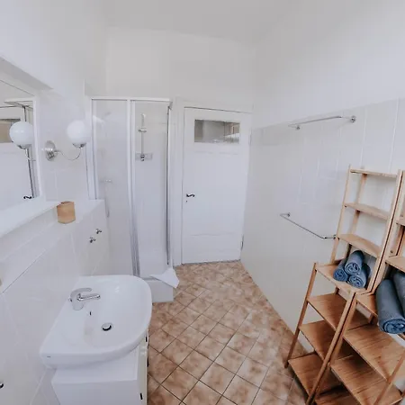 Zur See, Whg Schute *